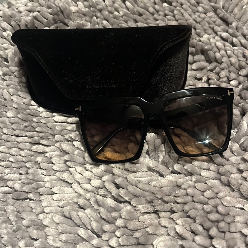 Authentic; Tom Ford sunglasses FT0764 TF 764